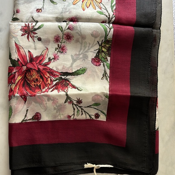 GIFT READY NWT Chan Luu 100% Silk Scarf - Picture 4 of 9